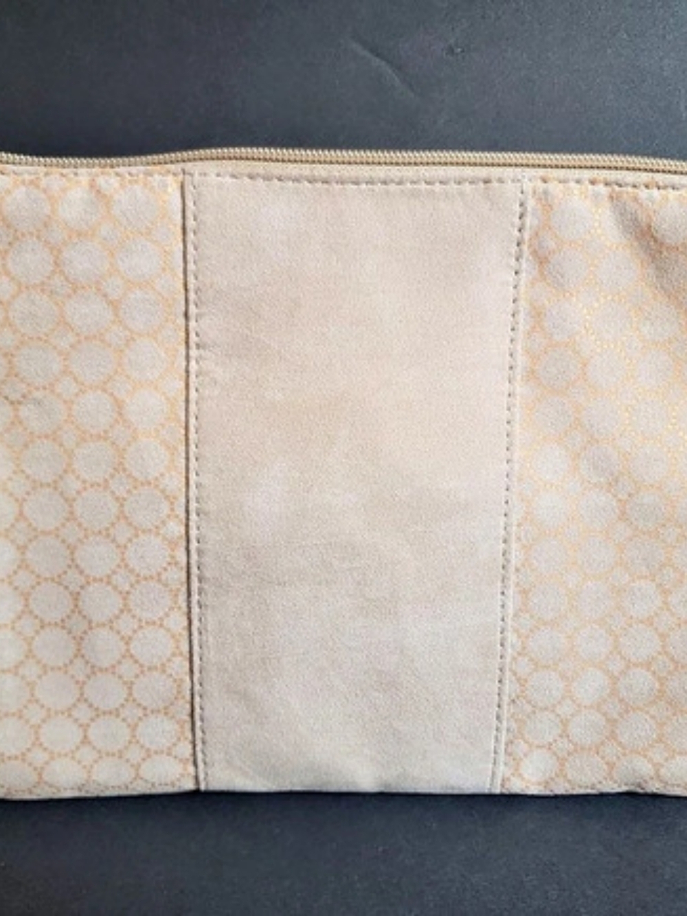 Bvlgari Parfums Exclusively for Emirates pouch Cream & Gold Cosmetic Pouch